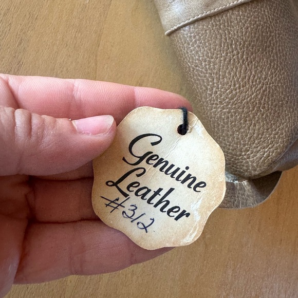 Vintage Taupe Leather Clutch / Wristlet NWT - Picture 4 of 9